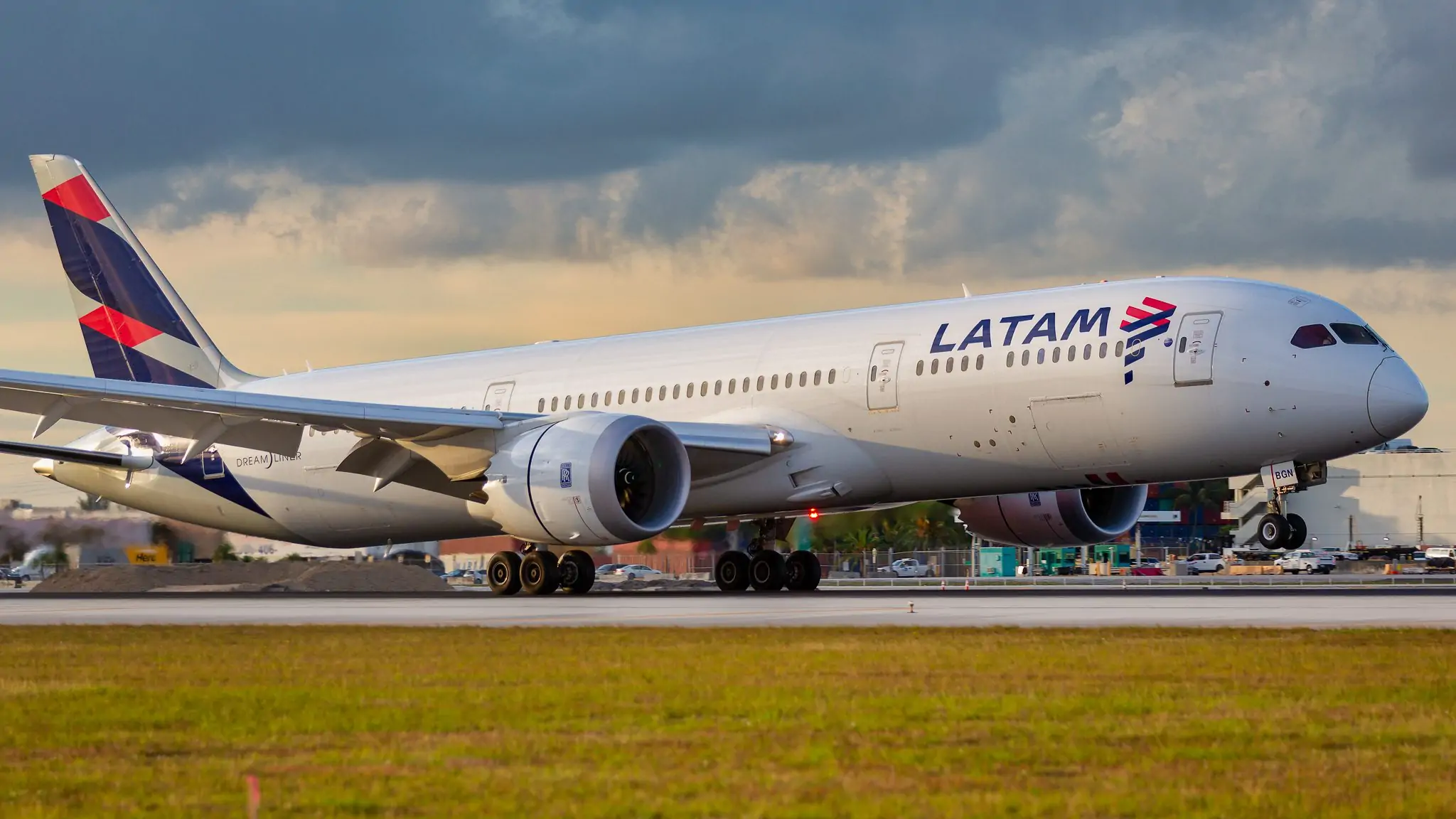 Pasajeros eligen a LATAM como “Aerolínea Líder de Sudamérica 2023” por experiencia de viaje